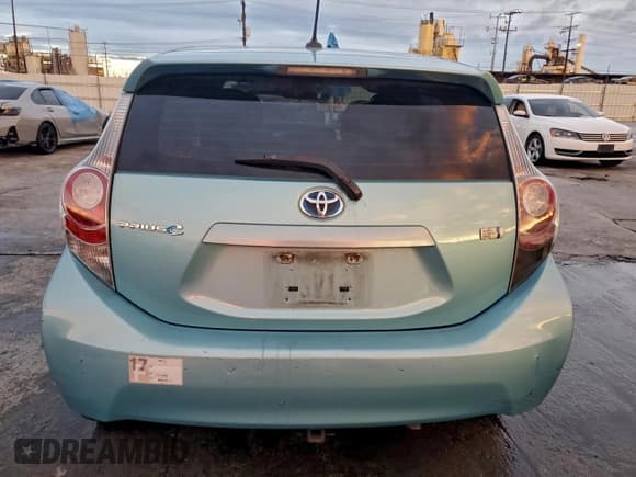 ✅ 2012 Toyota Prius Three • VIN: JTDKDTB38C1011963 • Лот: 92752435. Опубликован ранее на Copart с пробегом 154 386 миль. Бесплатный доступ к архиву аукционных продаж из США и подробный отчёт об истории автомобиля на DreamBid. Изображение 6.