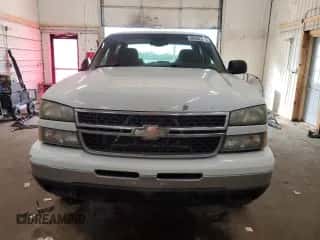 2006 Chevrolet Silverado 1500HD LT2 с VIN 1GCGC13U86F106101, выставлен на аукционе Copart как лот 80692945 с пробегом 205 377 миль миль и Чистый • Clean title. История ставок и продаж доступна на DreamBid. Изображение 5.