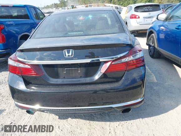 ✅ 2017 Honda Accord Sport SE • VIN: 1HGCR2F17HA119749 • Lot: 43224593. Listed on IAAI with 142,053 mi. Free auction sales archive from the USA and detailed vehicle history report at DreamBid. Image 16.