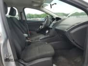 ✅ 2017 Ford Focus SE • VIN: 1FADP3F20HL337369 • Lot: 57708025. Wystawiony na Copart z przebiegiem 115 947 mil. Bezpłatny archiwum sprzedaży aukcyjnych z USA i szczegółowy raport historii pojazdu na DreamBid. Zdjęcie 7.