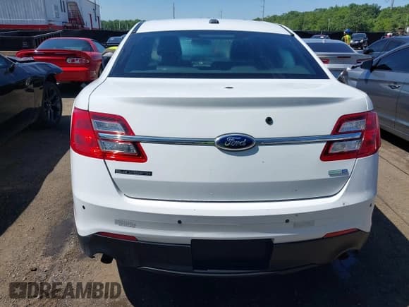 ✅ 2015 Ford Police Interceptor • VIN: 1FAHP2MK0FG175859 • Lot: 42388162. Wystawiony na IAAI z przebiegiem 104 598 mil. Bezpłatny archiwum sprzedaży aukcyjnych z USA i szczegółowy raport historii pojazdu na DreamBid. Zdjęcie 16.