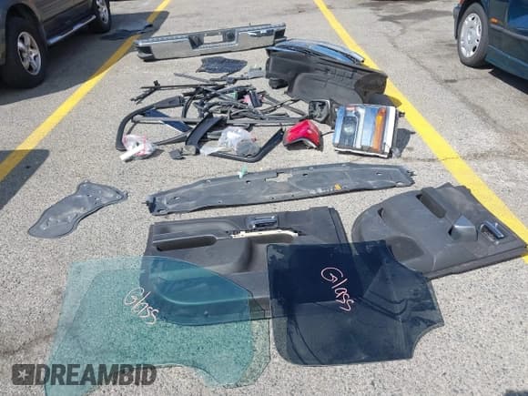 ✅ 2019 Chevrolet Silverado 1500 LT • VIN: 2GCRCPEC8K1118959 • Lot: 43300988. Wystawiony na IAAI z przebiegiem 141 898 mil. Bezpłatny archiwum sprzedaży aukcyjnych z USA i szczegółowy raport historii pojazdu na DreamBid. Zdjęcie 16.