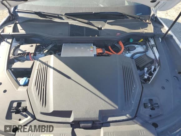 ✅ 2019 Audi e-tron Prestige • VIN: WA1VAAGE7KB025148 • Лот: 85916685. Опубликован ранее на Copart с пробегом 37 961 миль. Бесплатный доступ к архиву аукционных продаж из США и подробный отчёт об истории автомобиля на DreamBid. Изображение 12.