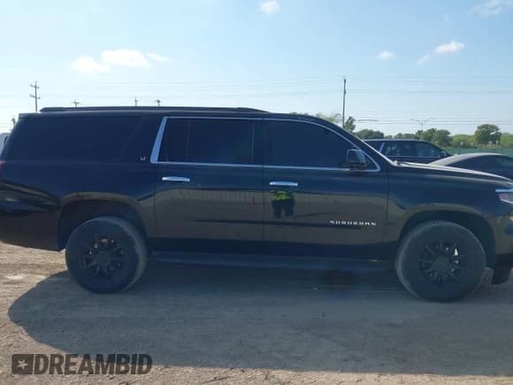 ✅ 2020 Chevrolet Suburban LT • VIN: 1GNSCHKC4LR154126 • Lot: 42983785. Wystawiony na IAAI z przebiegiem 190 770 mil. Bezpłatny archiwum sprzedaży aukcyjnych z USA i szczegółowy raport historii pojazdu na DreamBid. Zdjęcie 13.