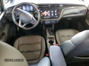 ✅ 2023 Chevrolet Bolt EV 2LT • VIN: 1G1FX6S09P4139433 • Lot: 82106904. Wystawiony na Copart z przebiegiem 44 339 mil. Bezpłatny archiwum sprzedaży aukcyjnych z USA i szczegółowy raport historii pojazdu na DreamBid. Zdjęcie 8.