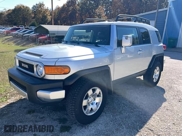 ✅ 2007 Toyota FJ Cruiser • VIN: JTEBU11F270044853 • Lot: 92041535. Wystawiony na Copart z przebiegiem 79 769 mil. Bezpłatny archiwum sprzedaży aukcyjnych z USA i szczegółowy raport historii pojazdu na DreamBid. Zdjęcie 2.