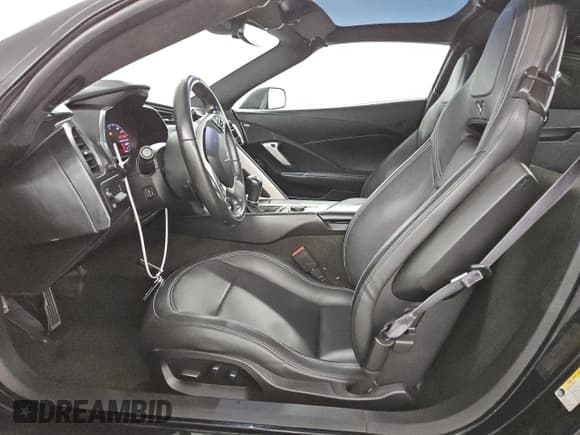 ✅ 2015 Chevrolet Corvette 3LT • VIN: 1G1YE2D72F5107093 • Lot: 84415065. Wystawiony na Copart z przebiegiem 67 909 mil. Bezpłatny archiwum sprzedaży aukcyjnych z USA i szczegółowy raport historii pojazdu na DreamBid. Zdjęcie 7.