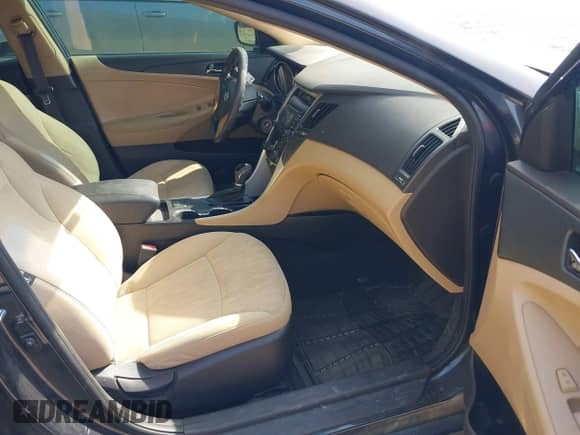 2013 Hyundai Sonata GLS z VIN 5NPEB4AC3DH596956, wystawiony jako IAAI lot #43236508 z przebiegiem 187 150 mil mil oraz . Historia ofert i sprzedaży dostępna na DreamBid. Obrazek 5.