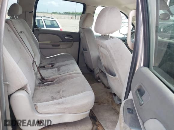 ✅ 2007 Chevrolet Suburban LT • VIN: 3GNFC16037G199184 • Lot: 42666370. Listed on IAAI with 259,929 mi. Free auction sales archive from the USA and detailed vehicle history report at DreamBid. Image 8.