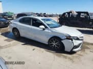 ✅ 2022 Toyota Camry SE • VIN: 4T1G11AK1NU062827 • Lot: 89730935. Wystawiony na Copart z przebiegiem 32 628 mil. Bezpłatny archiwum sprzedaży aukcyjnych z USA i szczegółowy raport historii pojazdu na DreamBid. Zdjęcie 4.