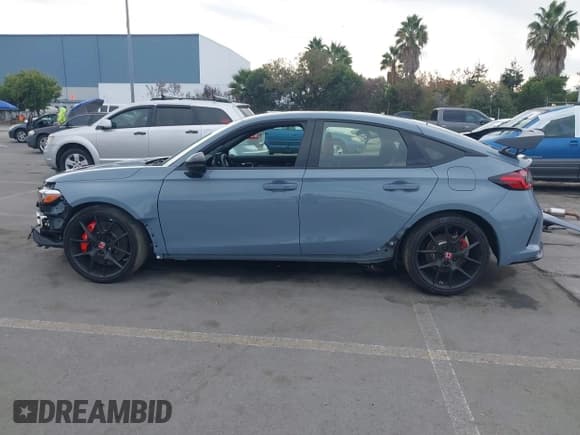 ✅ 2025 Honda Civic Type R • VIN: JHMFL5G49SX002359 • Lot: 43659951. Wystawiony na IAAI z przebiegiem 6 565 mil. Bezpłatny archiwum sprzedaży aukcyjnych z USA i szczegółowy raport historii pojazdu na DreamBid. Zdjęcie 15.