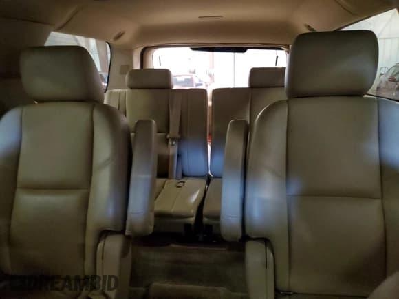 ✅ 2011 Chevrolet Suburban LTZ • VIN: 1GNSKKE37BR229637 • Lot: 64815584. Wystawiony na Copart z przebiegiem 204 210 mil. Bezpłatny archiwum sprzedaży aukcyjnych z USA i szczegółowy raport historii pojazdu na DreamBid. Zdjęcie 10.