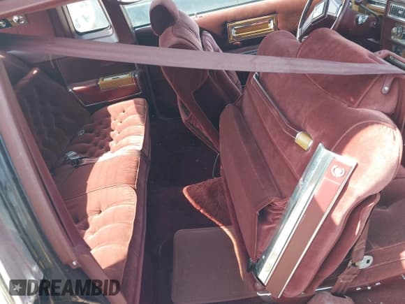 ✅ 1984 Cadillac Fleetwood • VIN: 1G6AW4782E9141227 • Лот: 42595056. Опубликован ранее на IAAI с пробегом 73 517 миль. Бесплатный доступ к архиву аукционных продаж из США и подробный отчёт об истории автомобиля на DreamBid. Изображение 8.