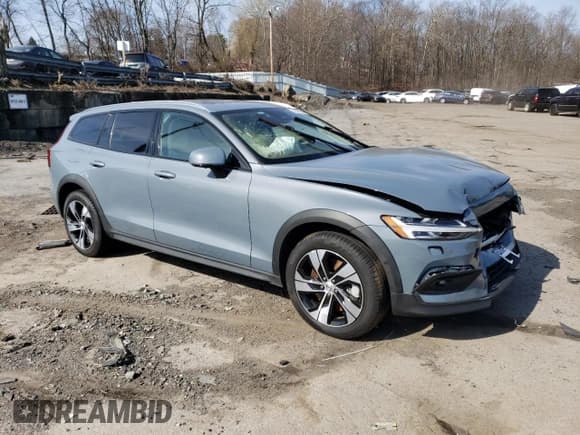 ✅ 2023 Volvo V60 Plus • VIN: YV4L12WZ6P2110672 • Лот: 46479924. Опубликован ранее на Copart с пробегом 12 077 миль. Бесплатный доступ к архиву аукционных продаж из США и подробный отчёт об истории автомобиля на DreamBid. Изображение 4.