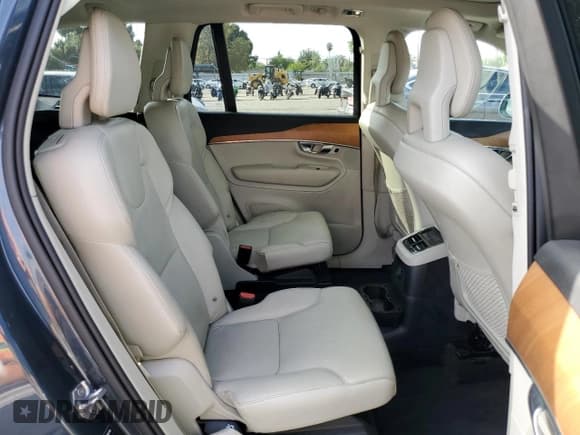 ✅ 2021 Volvo XC90 Inscription Expression • VIN: YV4BR00K3M1687780 • Lot: 84299255. Listed on Copart with 49,240 mi. Free auction sales archive from the USA and detailed vehicle history report at DreamBid. Image 11.