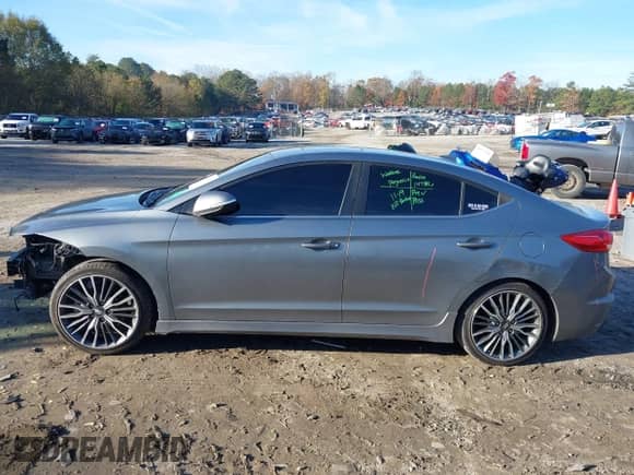 2018 Hyundai Elantra Sport с VIN KMHD04LB8JU596762, выставлен на аукционе IAAI как лот 40940152 с пробегом 141 799 миль миль и . История ставок и продаж доступна на DreamBid. Изображение 15.