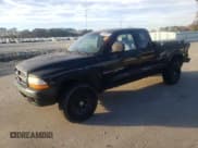 ✅ 2000 Dodge Dakota Sport • VIN: 1B7GG22N1YS574461 • Lot: 82400534. Wystawiony na Copart z przebiegiem 196 641 mil. Bezpłatny archiwum sprzedaży aukcyjnych z USA i szczegółowy raport historii pojazdu na DreamBid. Zdjęcie 1.