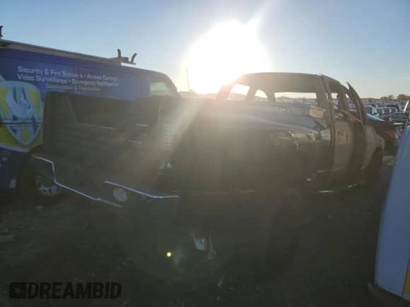 2003 Dodge 3500 ST с VIN 3D7MU48CX3G826727, выставлен на аукционе Copart как лот 79767784 с пробегом Не указан миль и На запчасти • Non repairable. История ставок и продаж доступна на DreamBid. Изображение 3.