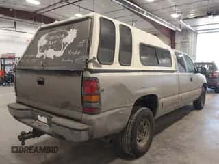 2000 Chevrolet Silverado 2500 LS z VIN 1GCGC29U8YE158530, wystawiony jako IAAI lot #41507909 z przebiegiem 291 727 mil mil oraz . Historia ofert i sprzedaży dostępna na DreamBid. Obrazek 4.