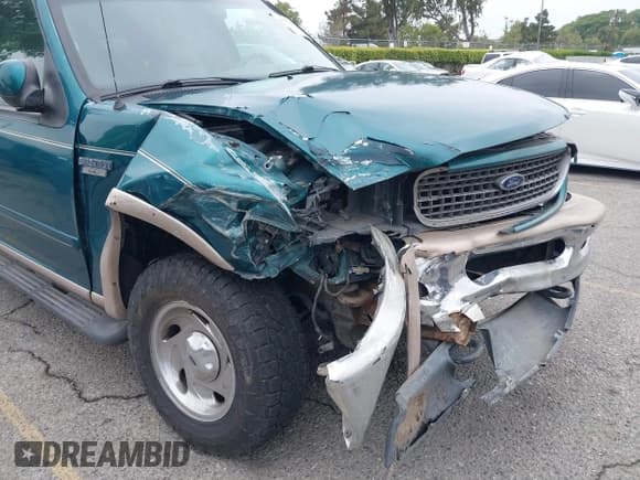 ✅ 1998 Ford Expedition XLT • VIN: 1FMPU18L7WLB22719 • Lot: 42777556. Wystawiony na IAAI z przebiegiem 274 700 mil. Bezpłatny archiwum sprzedaży aukcyjnych z USA i szczegółowy raport historii pojazdu na DreamBid. Zdjęcie 6.