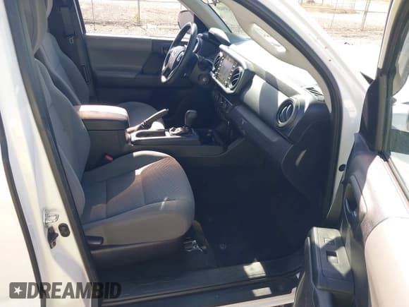 ✅ 2021 Toyota Tacoma SR • VIN: 3TYSX5EN6MT006463 • Lot: 43090489. Wystawiony na IAAI z przebiegiem 39 337 mil. Bezpłatny archiwum sprzedaży aukcyjnych z USA i szczegółowy raport historii pojazdu na DreamBid. Zdjęcie 5.