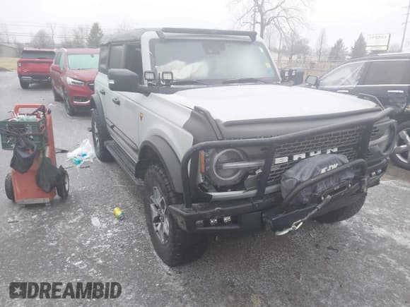✅ 2021 Ford Bronco • VIN: 1FMEE5DH9MLA69886 • Lot: 41521434. Wystawiony na IAAI z przebiegiem 30 153 mil. Bezpłatny archiwum sprzedaży aukcyjnych z USA i szczegółowy raport historii pojazdu na DreamBid. Zdjęcie 1.