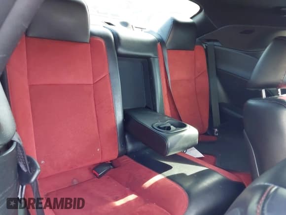 ✅ 2018 Dodge Challenger SXT • VIN: 2C3CDZAG4JH202620 • Lot: 42374734. Wystawiony na IAAI z przebiegiem 43 540 mil. Bezpłatny archiwum sprzedaży aukcyjnych z USA i szczegółowy raport historii pojazdu na DreamBid. Zdjęcie 8.