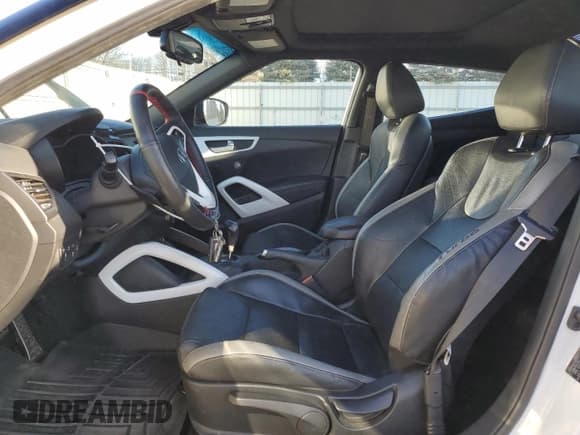 ✅ 2016 Hyundai Veloster Turbo • VIN: KMHTC6AE4GU301371 • Lot: 87440864. Wystawiony na Copart z przebiegiem 95 694 mil. Bezpłatny archiwum sprzedaży aukcyjnych z USA i szczegółowy raport historii pojazdu na DreamBid. Zdjęcie 7.