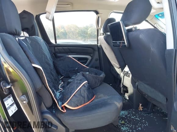 ✅ 2015 Nissan Armada SV • VIN: 5N1AA0NC8FN607811 • Lot: 43604147. Wystawiony na IAAI z przebiegiem 177 611 mil. Bezpłatny archiwum sprzedaży aukcyjnych z USA i szczegółowy raport historii pojazdu na DreamBid. Zdjęcie 8.