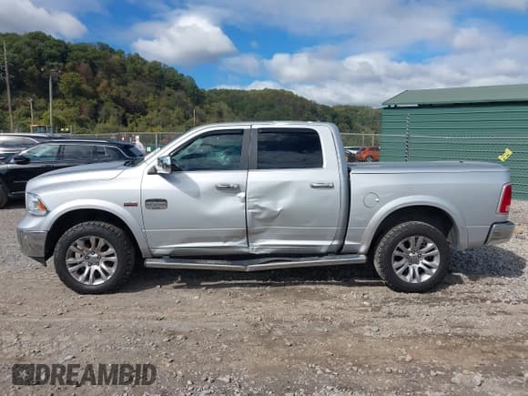 ✅ 2017 Ram 1500 Limited • VIN: 1C6RR7PT7HS713622 • Lot: 43435608. Listed on IAAI with 146,900 mi. Free auction sales archive from the USA and detailed vehicle history report at DreamBid. Image 14.