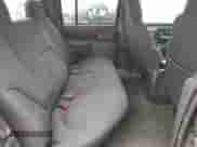 2004 Chevrolet S-10 LS z VIN 1GCDT13X74K116913, wystawiony jako Copart lot #85679345 z przebiegiem 263 416 mil mil oraz Czysty tytuł • Clean title. Historia ofert i sprzedaży dostępna na DreamBid. Obrazek 10.