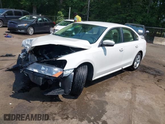 ✅ 2013 Volkswagen Passat SE • VIN: 1VWBH7A35DC032589 • Лот: 42374770. Опубликован ранее на IAAI с пробегом 143 323 миль. Бесплатный доступ к архиву аукционных продаж из США и подробный отчёт об истории автомобиля на DreamBid. Изображение 2.