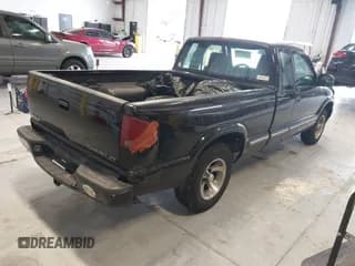 ✅ 2000 Chevrolet S-10 LS • VIN: 1GCCS1943YK168119 • Лот: 41409246. Опубликован ранее на IAAI с пробегом 194 506 миль. Бесплатный доступ к архиву аукционных продаж из США и подробный отчёт об истории автомобиля на DreamBid. Изображение 4.