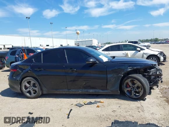 ✅ 2018 Alfa Romeo Giulia Ti • VIN: ZARFAECN7J7564254 • Лот: 41648990. Опубликован ранее на IAAI с пробегом 108 869 миль. Бесплатный доступ к архиву аукционных продаж из США и подробный отчёт об истории автомобиля на DreamBid. Изображение 13.