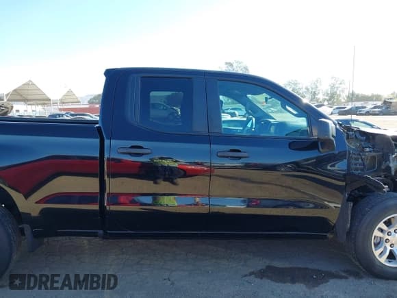 ✅ 2020 Chevrolet Silverado 1500 Custom • VIN: 1GCRWBEK6LZ222750 • Lot: 43541828. Wystawiony na IAAI z przebiegiem 18 403 mil. Bezpłatny archiwum sprzedaży aukcyjnych z USA i szczegółowy raport historii pojazdu na DreamBid. Zdjęcie 13.