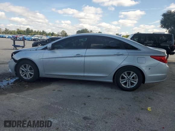 ✅ 2013 Hyundai Sonata GLS • VIN: 5NPEB4AC5DH682320 • Lot: 73504514. Listed on Copart with 173,229 mi. Free auction sales archive from the USA and detailed vehicle history report at DreamBid. Image 2.
