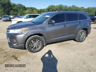 ✅ 2019 Toyota Highlander XLE • VIN: 5TDJZRFH1KS564557 • Лот: 81796935. Опубликован ранее на Copart с пробегом 97 916 миль. Бесплатный доступ к архиву аукционных продаж из США и подробный отчёт об истории автомобиля на DreamBid. Изображение 1.