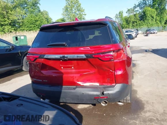 ✅ 2022 Chevrolet Traverse LT • VIN: 1GNEVHKW9NJ146039 • Lot: 42237408. Wystawiony na IAAI z przebiegiem 42 550 mil. Bezpłatny archiwum sprzedaży aukcyjnych z USA i szczegółowy raport historii pojazdu na DreamBid. Zdjęcie 17.