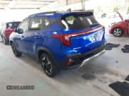 ✅ 2025 Kia Seltos S • VIN: KNDEUCAA8S7818895 • Lot: 43282686. Wystawiony na IAAI z przebiegiem 3 059 mil. Bezpłatny archiwum sprzedaży aukcyjnych z USA i szczegółowy raport historii pojazdu na DreamBid. Zdjęcie 3.