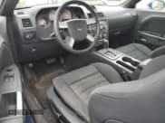 ✅ 2009 Dodge Challenger R/T • VIN: 2B3LJ54T59H593117 • Lot: 71909354. Wystawiony na Copart z przebiegiem 151 081 mil. Bezpłatny archiwum sprzedaży aukcyjnych z USA i szczegółowy raport historii pojazdu na DreamBid. Zdjęcie 8.