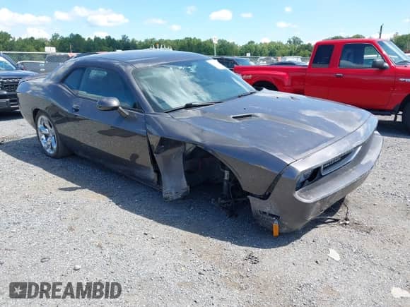 2014 Dodge Challenger SXT z VIN 2C3CDYAG3EH143382, wystawiony jako IAAI lot #43081160 z przebiegiem 35 011 mil mil oraz . Historia ofert i sprzedaży dostępna na DreamBid. Obrazek 1.