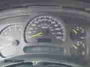 2003 Chevrolet Silverado 1500 LS z VIN 1GCEC14T93Z290620, wystawiony jako IAAI lot #43064697 z przebiegiem 172 198 mil mil oraz . Historia ofert i sprzedaży dostępna na DreamBid. Obrazek 7.