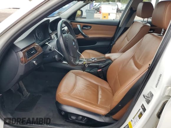 ✅ 2011 BMW 3 Series 335i xDrive • VIN: WBAPL5G50BNN24028 • Lot: 86438825. Wystawiony na Copart z przebiegiem 126 757 mil. Bezpłatny archiwum sprzedaży aukcyjnych z USA i szczegółowy raport historii pojazdu na DreamBid. Zdjęcie 7.