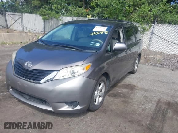 ✅ 2011 Toyota Sienna LE AAS • VIN: 5TDKK3DC1BS014370 • Лот: 43029942. Опубликован ранее на IAAI с пробегом 163 359 миль. Бесплатный доступ к архиву аукционных продаж из США и подробный отчёт об истории автомобиля на DreamBid. Изображение 2.
