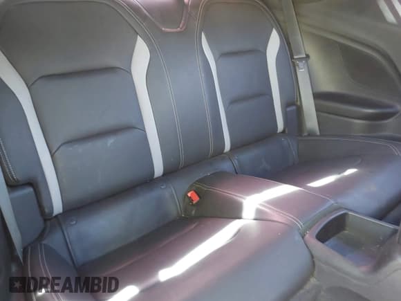 ✅ 2019 Chevrolet Camaro 2SS • VIN: 1G1FH1R70K0143647 • Lot: 43464515. Wystawiony na IAAI z przebiegiem 99 525 mil. Bezpłatny archiwum sprzedaży aukcyjnych z USA i szczegółowy raport historii pojazdu na DreamBid. Zdjęcie 8.