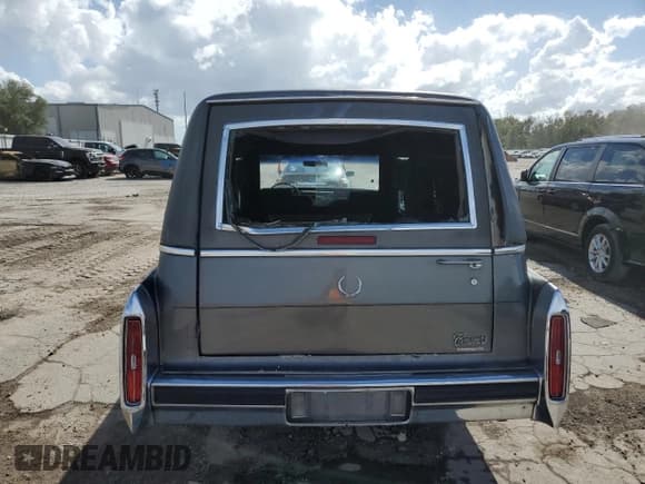 ✅ 1988 Cadillac Brougham • VIN: 1G6DW51Y2J9714052 • Lot: 77274064. Wystawiony na Copart z przebiegiem 69 106 mil. Bezpłatny archiwum sprzedaży aukcyjnych z USA i szczegółowy raport historii pojazdu na DreamBid. Zdjęcie 6.