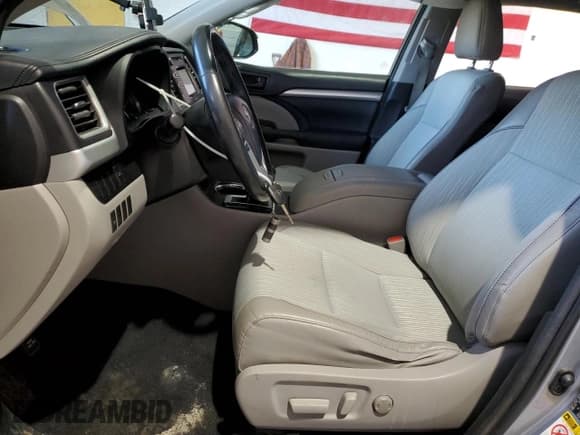 ✅ 2014 Toyota Highlander LE • VIN: 5TDBKRFH7ES041170 • Лот: 59275835. Опубликован ранее на Copart с пробегом 258 239 миль. Бесплатный доступ к архиву аукционных продаж из США и подробный отчёт об истории автомобиля на DreamBid. Изображение 7.