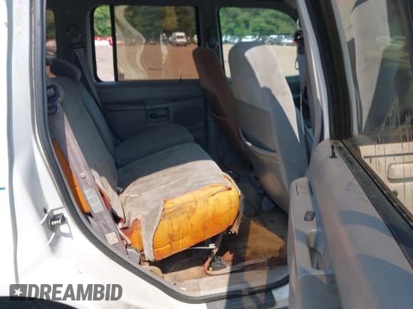 ✅ 1995 Ford Explorer Eddie Bauer • VIN: 1FMDU32X0SUB59559 • Lot: 42403039. Wystawiony na IAAI z przebiegiem 362 695 mil. Bezpłatny archiwum sprzedaży aukcyjnych z USA i szczegółowy raport historii pojazdu na DreamBid. Zdjęcie 8.