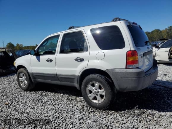 ✅ 2005 Ford Escape XLT • VIN: 1FMYU93175KA87886 • Lot: 84992475. Listed on Copart with 98,041 mi. Free auction sales archive from the USA and detailed vehicle history report at DreamBid. Image 2.