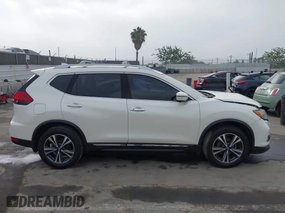 ✅ 2017 Nissan Rogue S • VIN: JN8AT2MT6HW154415 • Lot: 43588918. Wystawiony na IAAI z przebiegiem 64 445 mil. Bezpłatny archiwum sprzedaży aukcyjnych z USA i szczegółowy raport historii pojazdu na DreamBid. Zdjęcie 14.